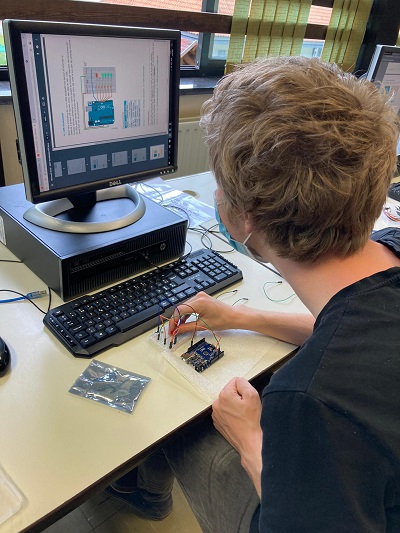 Atheneum Malle 6 IT & Ontwikkeling programmeert Arduino's