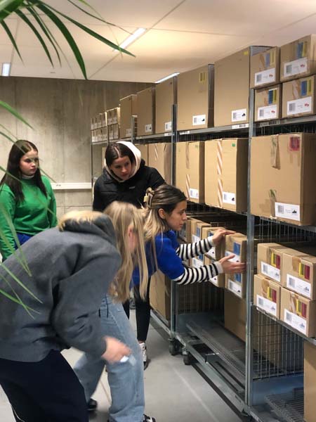 Atheneum Malle op bezoek bij Nike