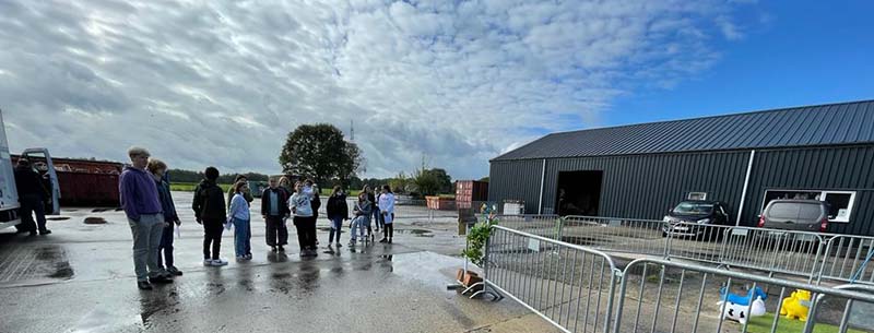 Atheneum Malle bezoek aan kringloopwinkel Brecht