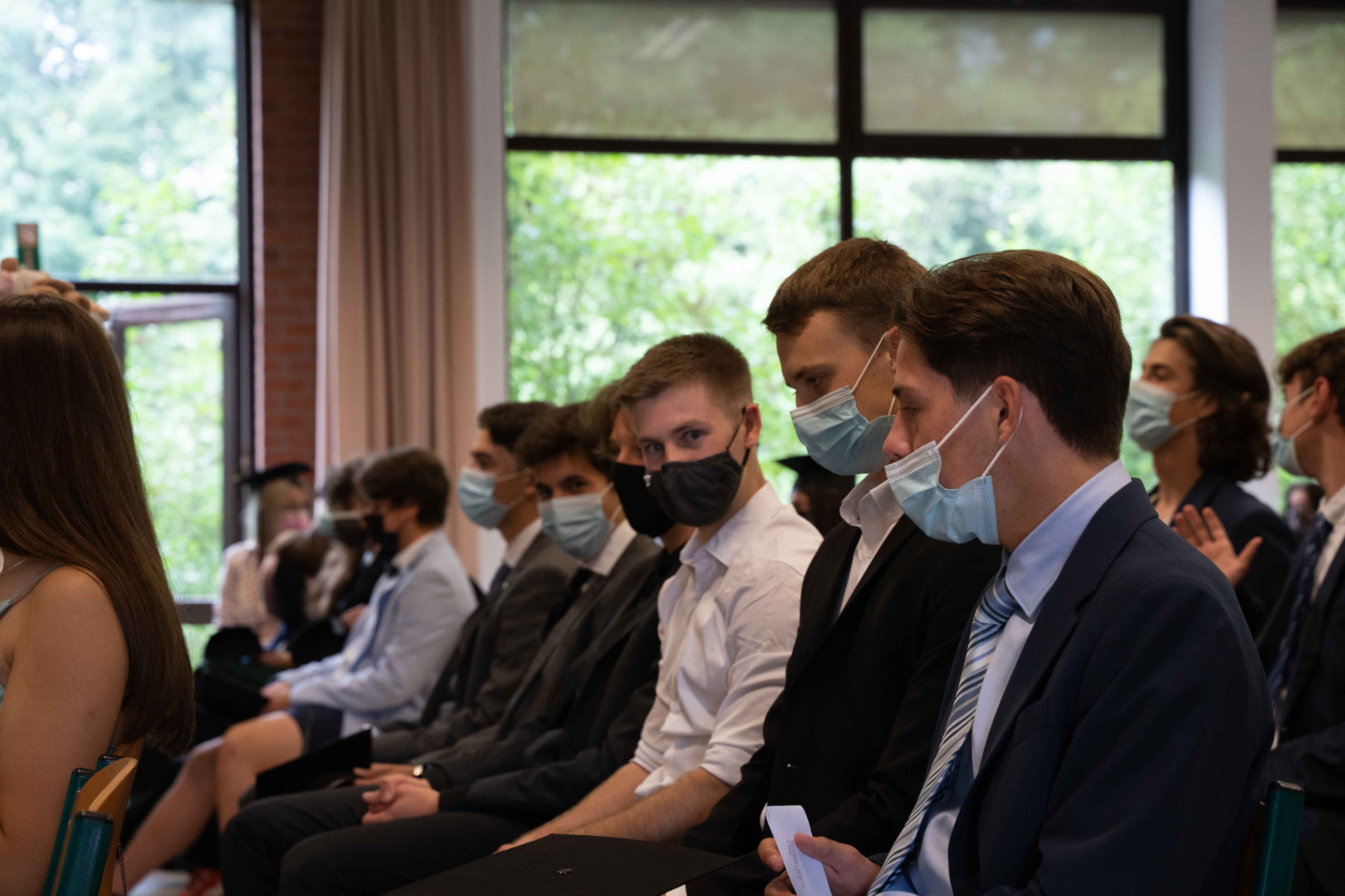Voor de laatste keer samen in de middelbare school, voor iedereen uitzwermt over diverse hogescholen en universiteiten. Atheneum Malle proclamatie 2021