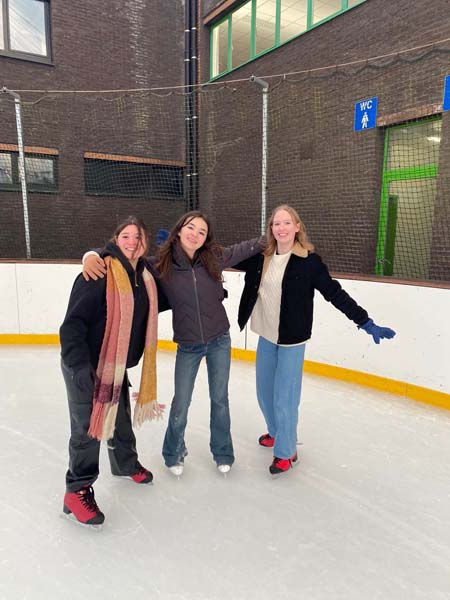 Atheneum Malle schaatst de winter uit