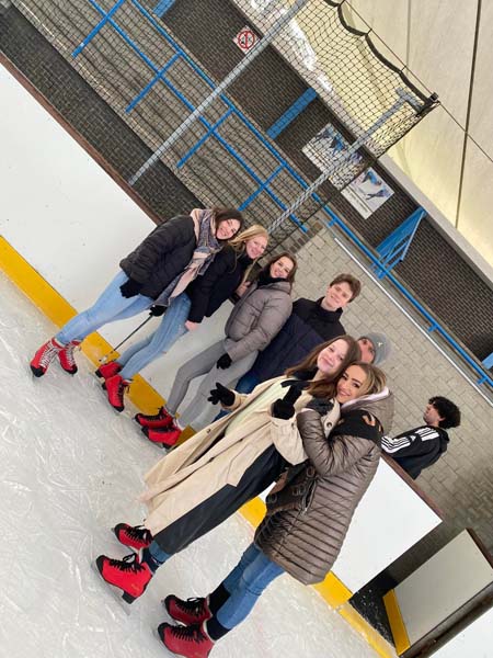 Atheneum Malle schaatst de winter uit