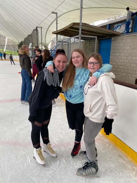 Atheneum Malle schaatst de winter uit